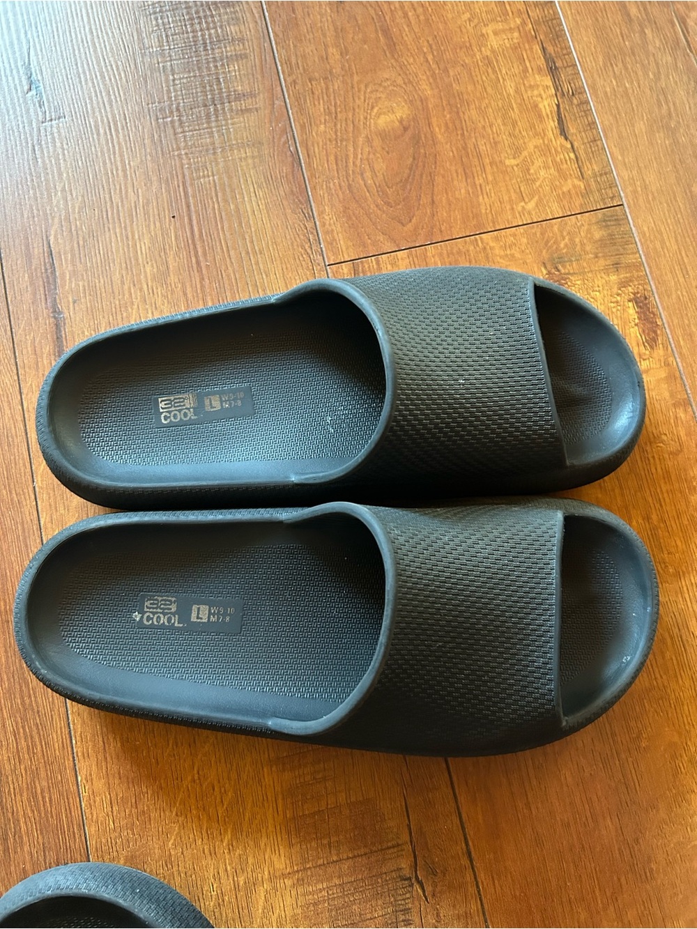 32 Degrees Black Slide Sandals L M 7-8/ W 9-10